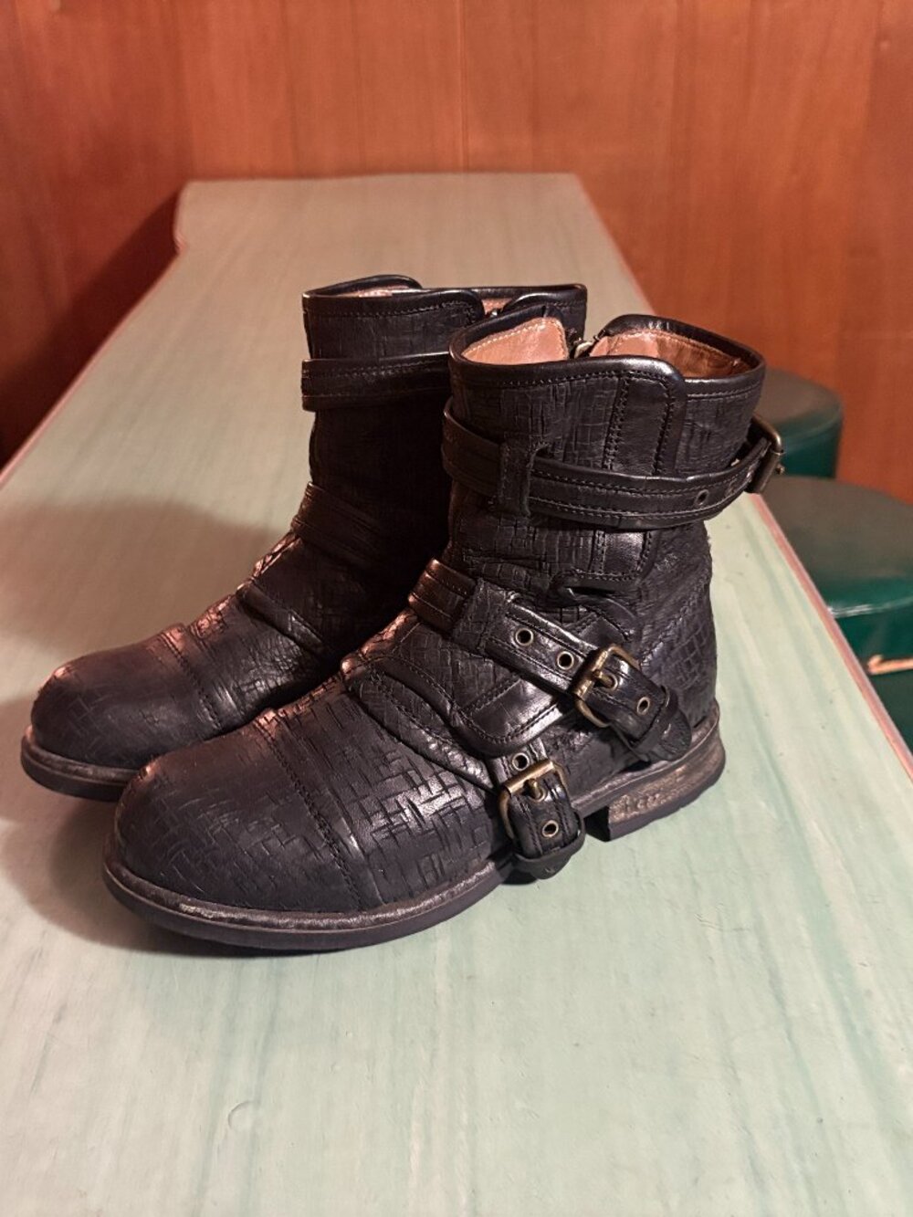 Womens UGG Elisabeta Moto Black Bike Buckle Boots Size 7.5